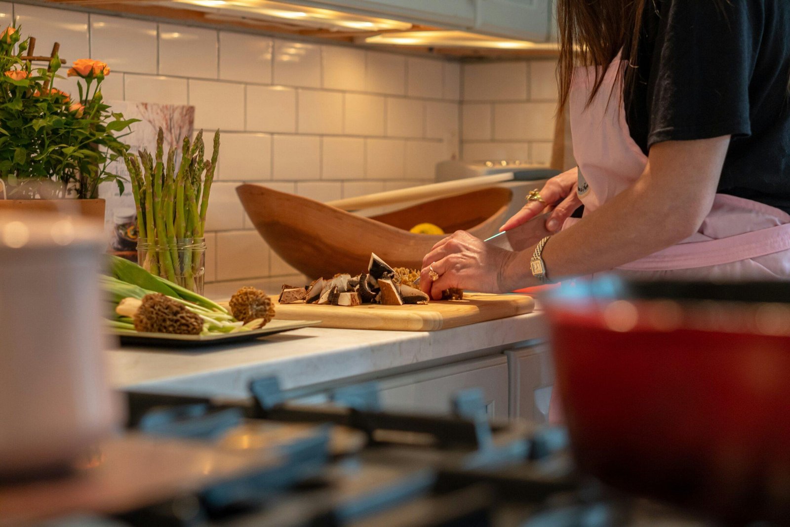 Cooking at home vs eating out in 2026: what the price data actually says